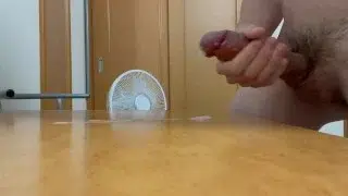 勢いよく射精するオナニー好き日本人男子　無修正　オナニー動画