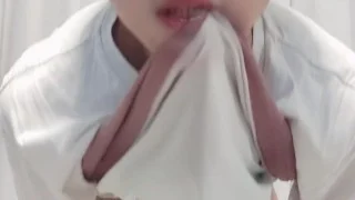 我按你的要求脱成这副模样，这样看的清楚吗？