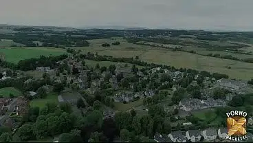 Guilia, blonde sexy, s’offre une chatte et une bite