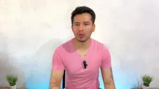 Hombre de traje dotado penetra al jovencito de la refaccionaria ! relato sexual