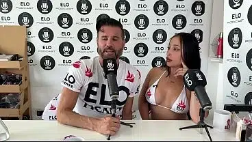 La hermosa modelo argentina, se traga toda la cremita!