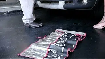 Latina BBW Mary Butterfly Seduces The Car Mechanic Into Anal JM1413