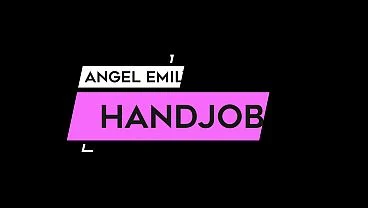 Mon complice m’attend sur le canapé la queue à la main pout un Handjob de folie