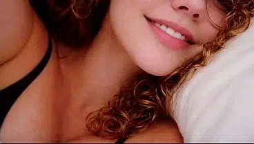 Morena de Peito Grande Natural tem uma Bunda Grande e adora SEXO ANAL sem camisinha no ESTILO CACHORRO . . Fodendo a buceta na posição VAQUEIRA POV. AMADOR REAL