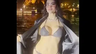 Natti Natasha Sexy Bikini en Paris