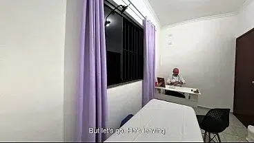 Orthopedic doctor takes off the patient’s clothes and ejaculates on her face.