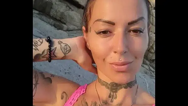 Une partie de pêche s annoncé ! Un show au bord de la mer humm quelle bonne …