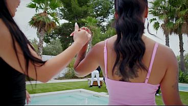 2 Badies In Gangbang Double Penetration Huge Squirts – DVP