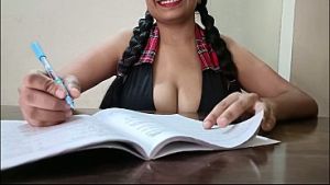 स्कूल की छात्रा को टीचर ने तब चोदा जब वह फीस नहीं दे पाई; उसके बड़े कूल्हों पर वीर्य गिरा