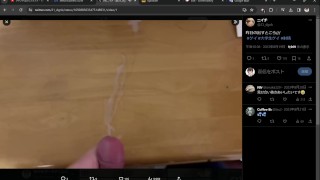 机にドピュッと放出するスペルマが大量で掃除が大変