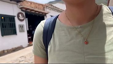 Ella rebota su culo gordo de lesbiana sobre mi