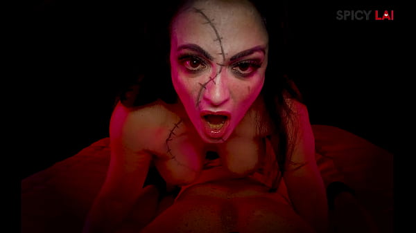 La moglie troia di Beetlejuice mi succhia l’anima la notte di Halloween