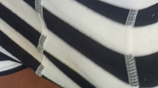 Mi vecino entra y se sienta en el mueble para que le mame su Rica y enormes y gruesa verga.