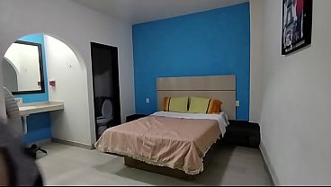 MODELANDO MINI VESTIDO DE SIRVIENTA