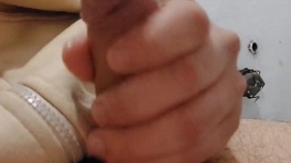 Paja de pene blanco termina en semen