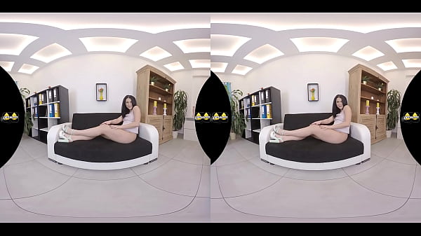 Virtual Pee – Jessica Lincoln finger fucks and pisses on the floor – VR