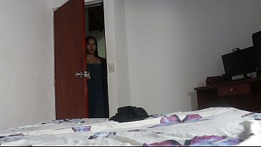 18 porno en espanol : mi hermosa hermanastra latina salio del baño y entro a su cuarto y me dijo que entrara que podia entrar para follar