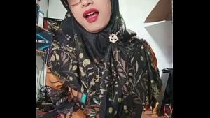 Big Boobs Hijab Ts Masturbates Till She Cums