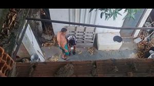 Comendo cu da vizinha sapatão no quintal de casa.
