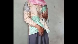 Huge Ass Hijab Shemale, Stretching Her Ass With Big Dildos And Cum