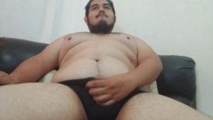 Veo porno y disfruto mis nuevas trusas