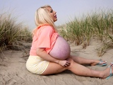 Blonde With Natural Big Boobs Loves Putting A Toy In Her