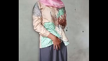 Huge Ass Hijab Shemale, Stretching Her Ass With Big Dildos And Cum