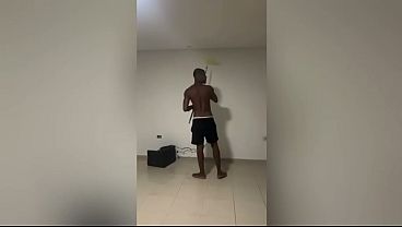 Pintor fode o novinho ao invés de pintar a casa / Painter fucks the young guy instead of painting the house